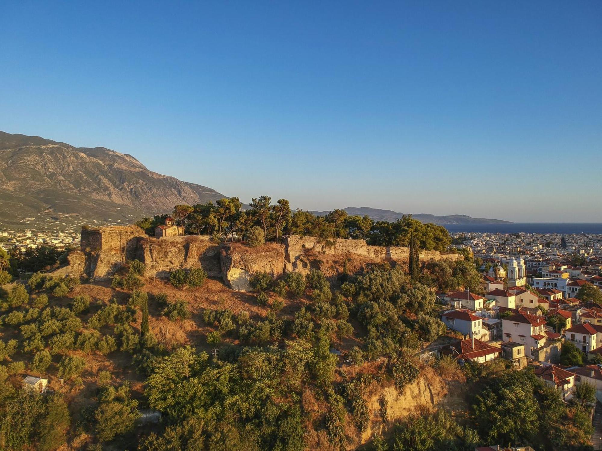 Lito'S Central Gem - Cozy Dream Getaway Kalamata Bagian luar foto