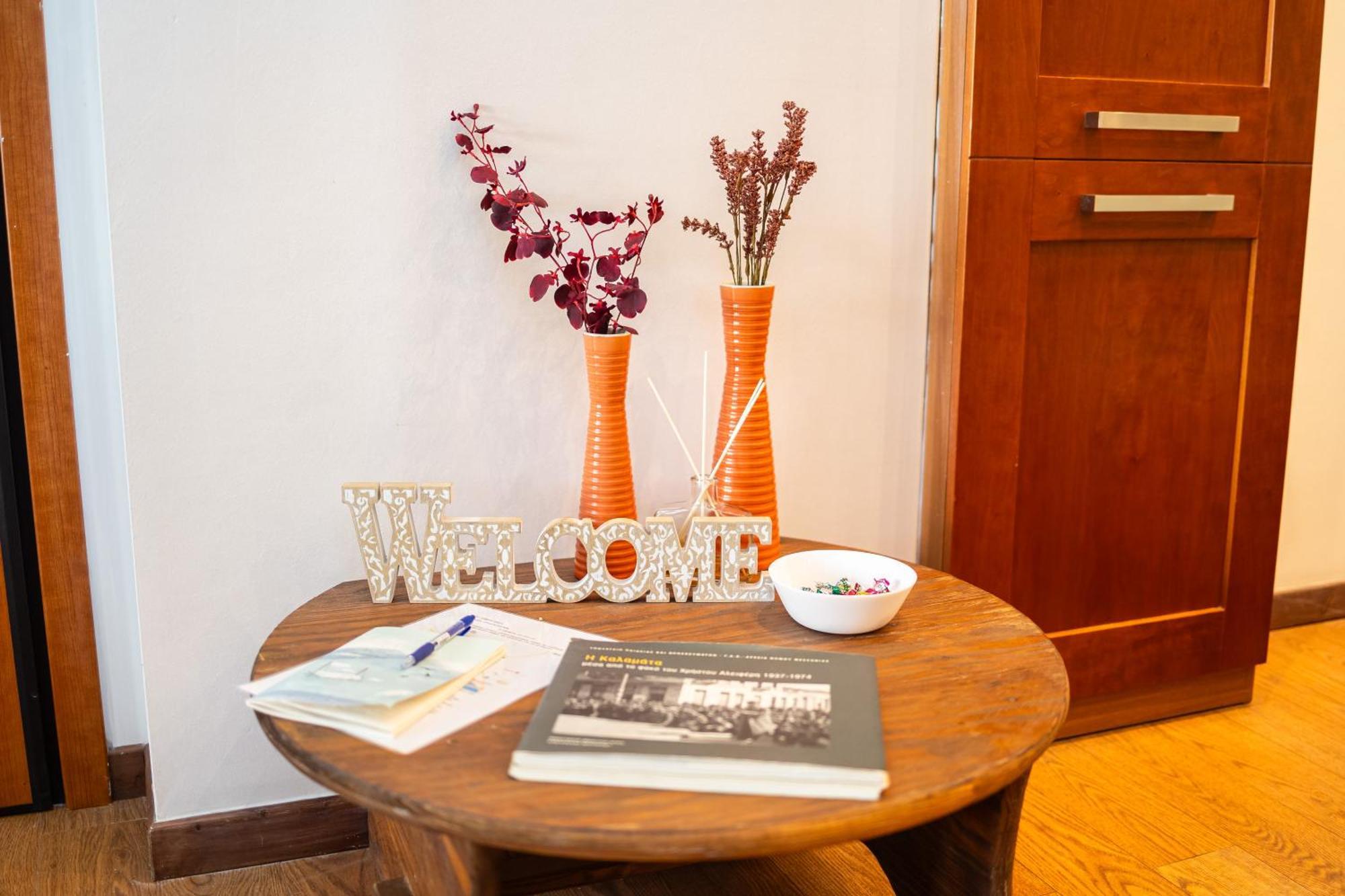 Lito'S Central Gem - Cozy Dream Getaway Kalamata Bagian luar foto
