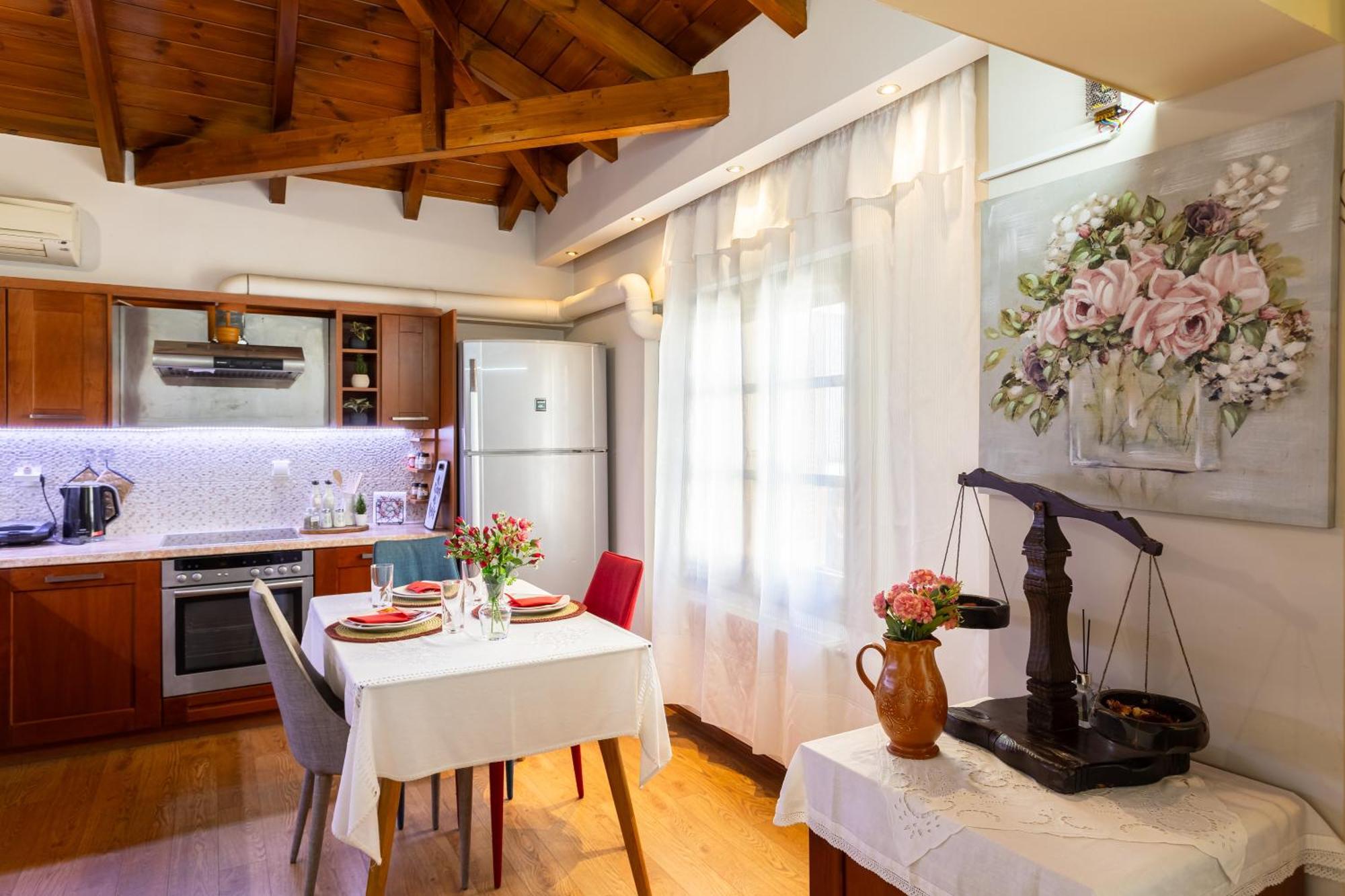 Lito'S Central Gem - Cozy Dream Getaway Kalamata Bagian luar foto