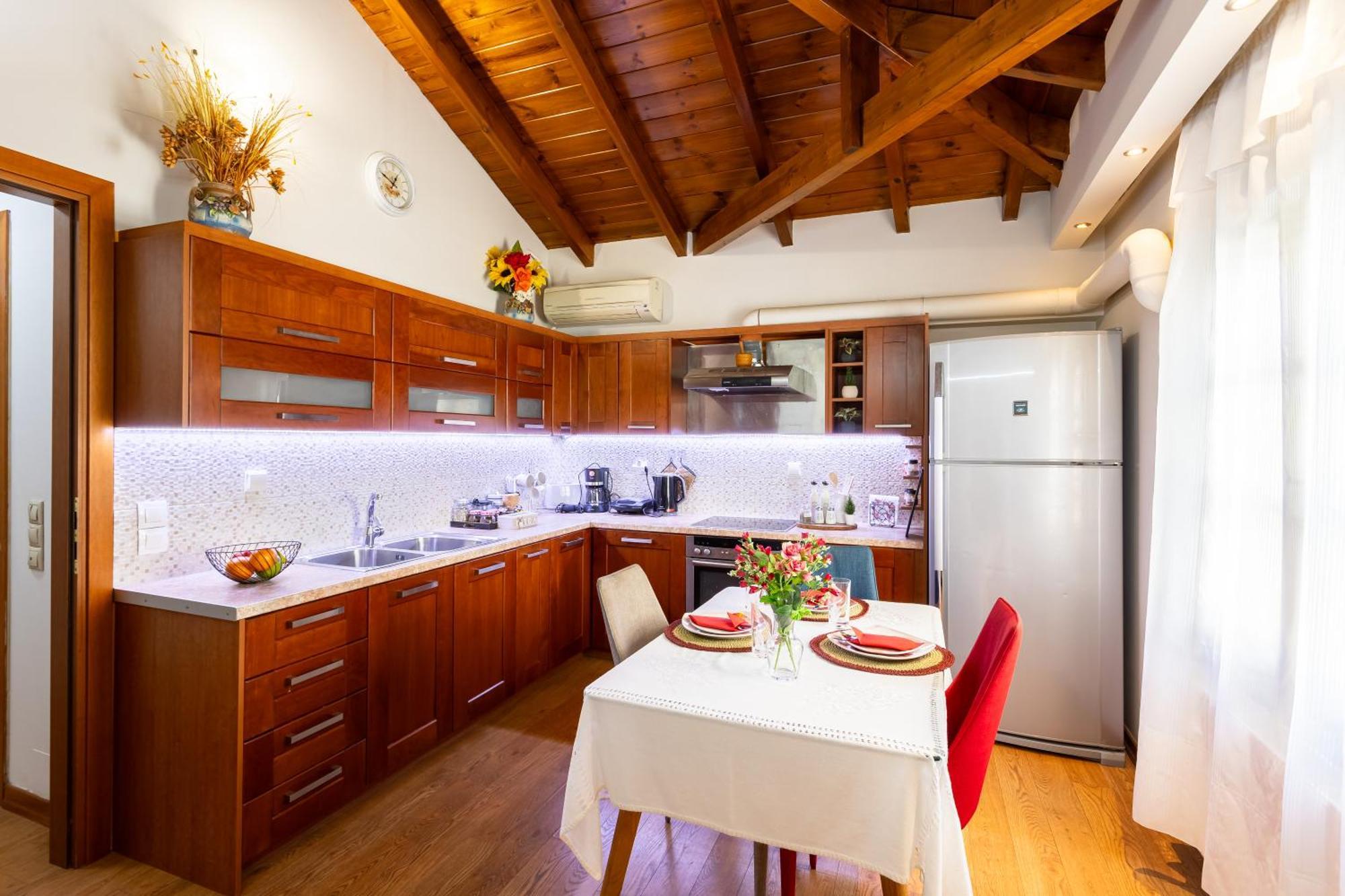 Lito'S Central Gem - Cozy Dream Getaway Kalamata Bagian luar foto