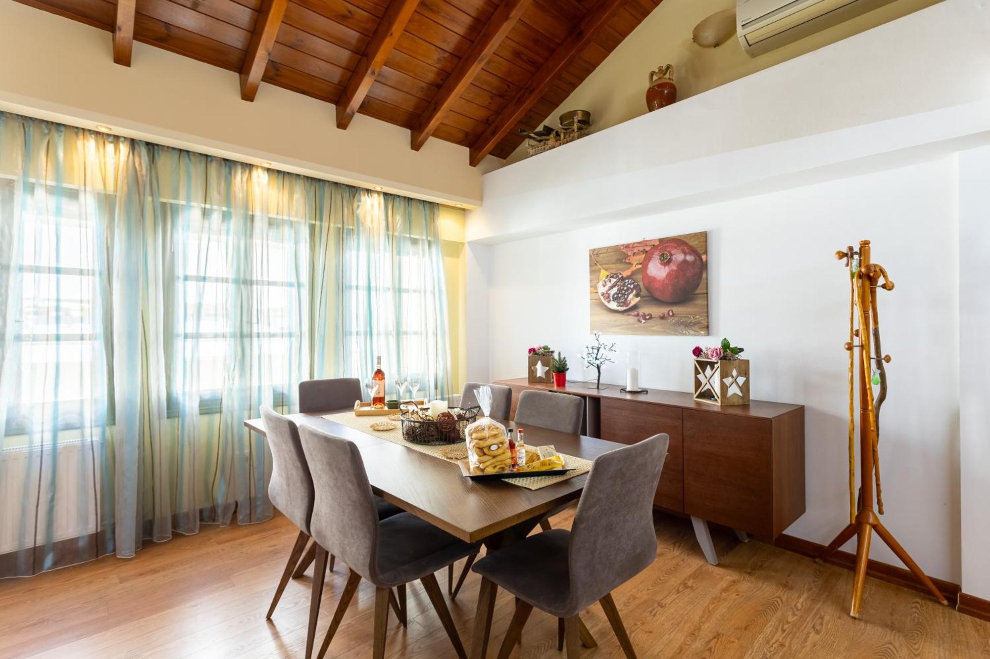 Lito'S Central Gem - Cozy Dream Getaway Kalamata Bagian luar foto